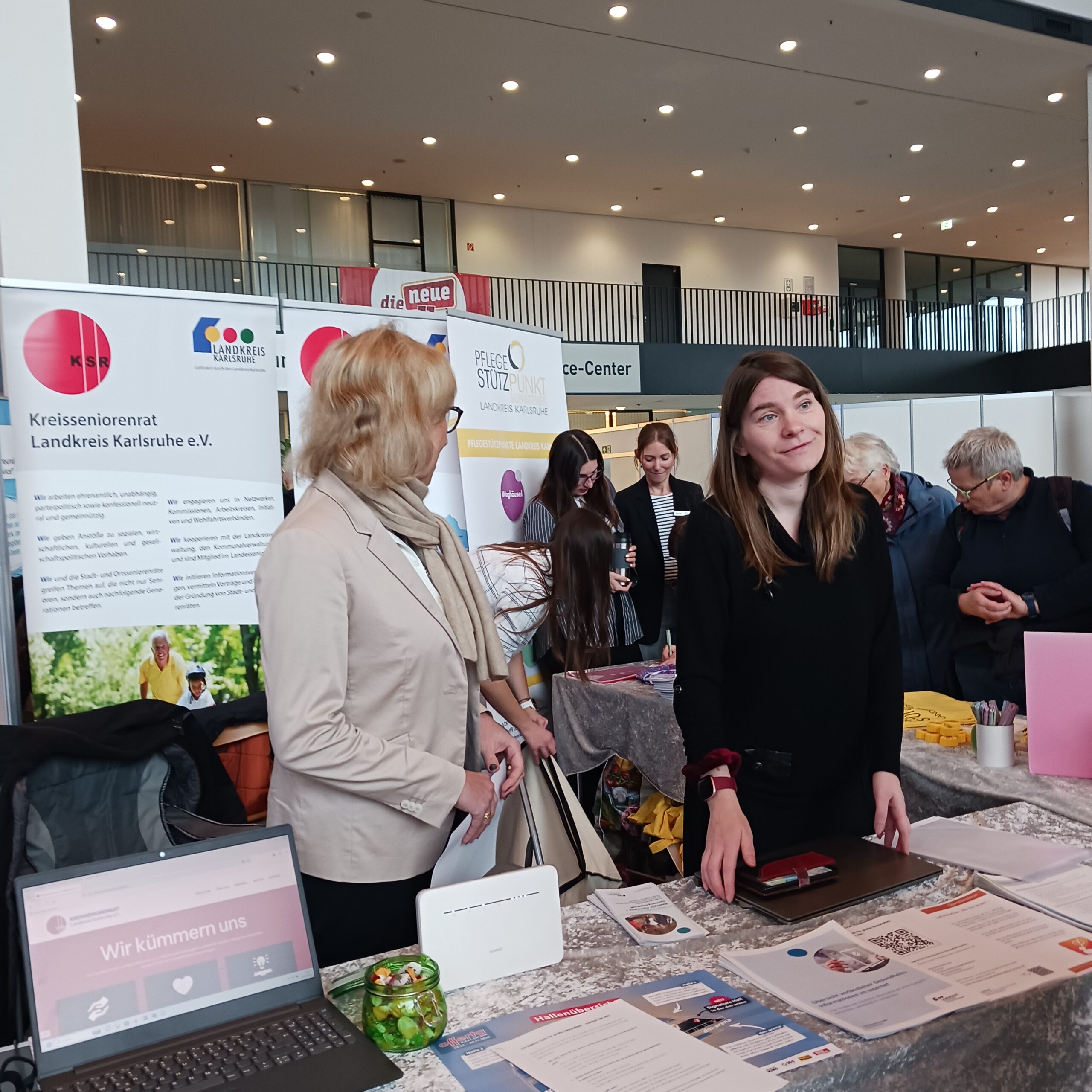 Frau Dr. Lücke und Frau Jasmin Schneele vom Gesundheitsamt und der AG "Gesund älter werden" der Komm. Gesundheitskonferenz
